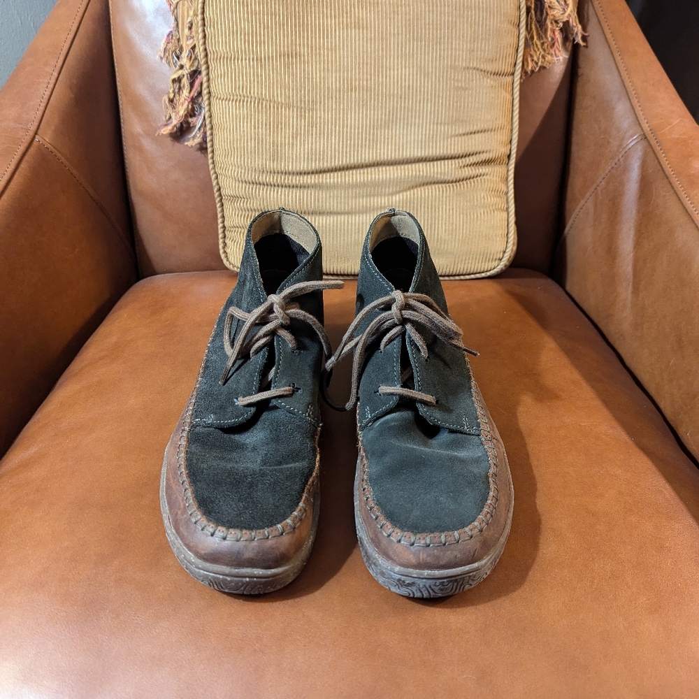 Clarks Hodson Mid Faux Suede Round Toe Moccasin Boots M8 - Picture 2 of 7